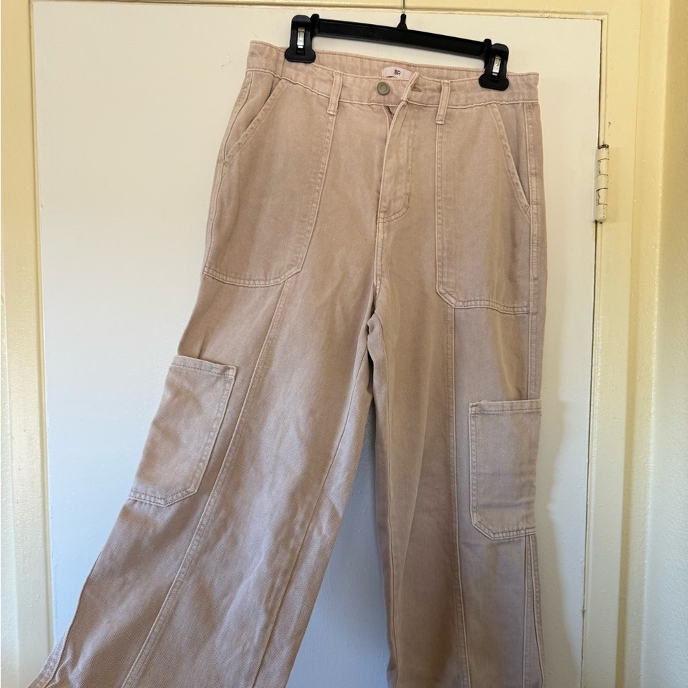 BP women’s light tan cargo pants